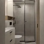 Marios Ir Jura, Kunigiskiai Appartement *
